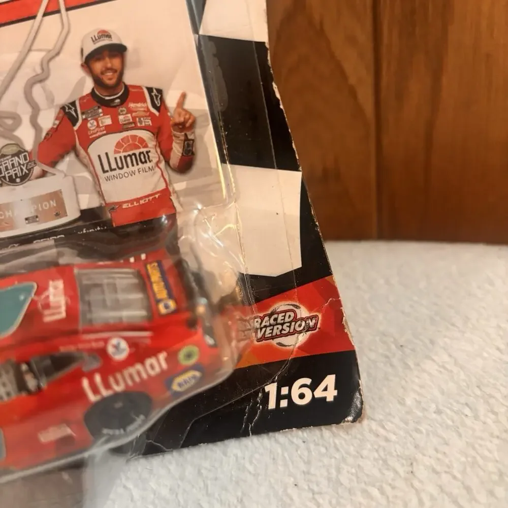 Chase Elliott #9 2022 NASCAR Authentics Wave 1 Llumar COTA Win 1:64 Diecast